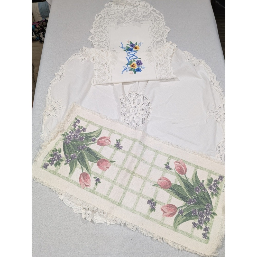 Pfaltzgraff Table Runners Round Lace Tablecloth Set 3pc White Floral  Excellent